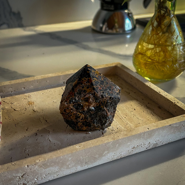 punta in tormalina con calcite